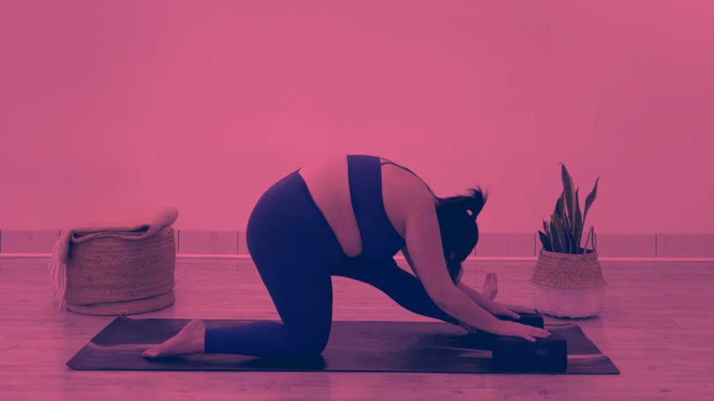 Yoga teacher Taylor Lorenz in Half Splits