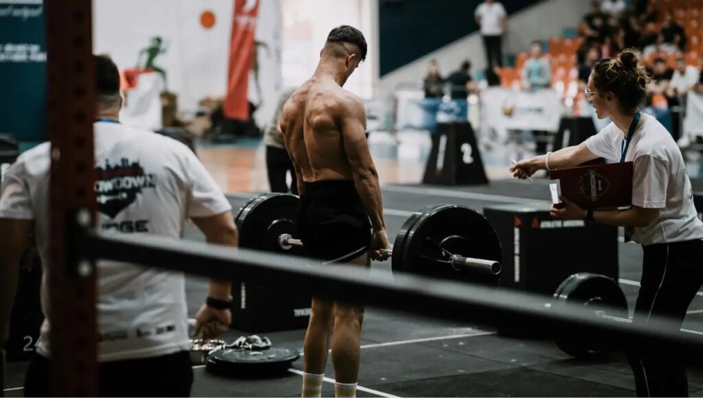 How Strong Should a Beginner Be After 6 Months Lifting Weights?