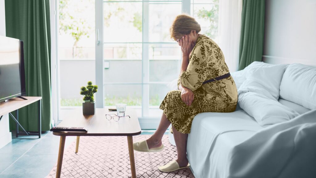 How to Spot the Early Warning Signs of Dementia Is It Aging or Dementia? How to Spot the Early Warning Signs