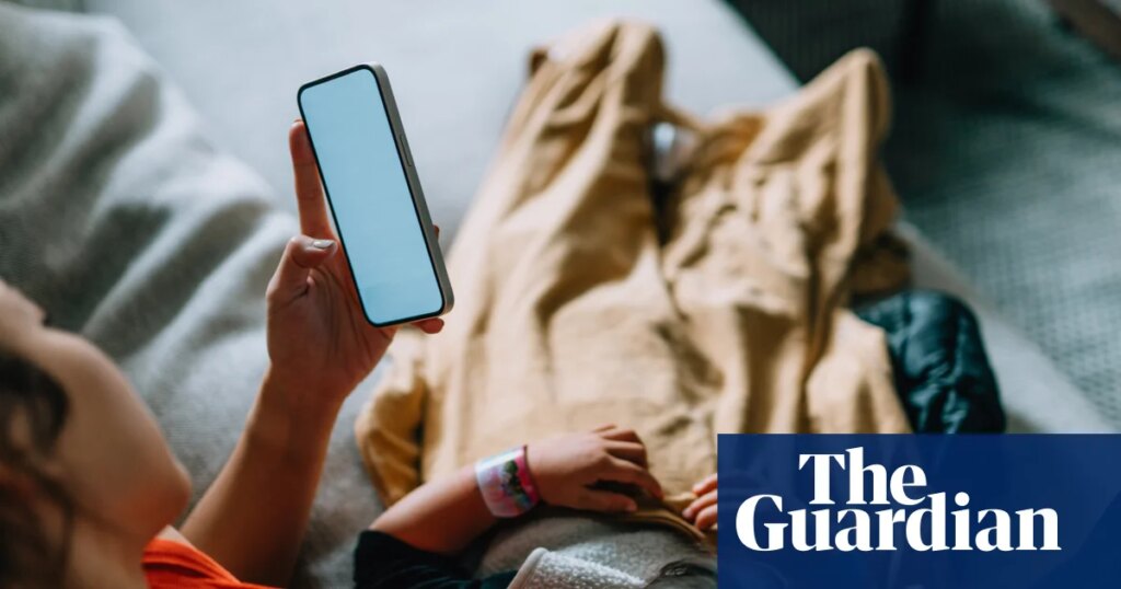 Parents’ attachment to phone screens can lead to anxiety in children – study | Mobile phones