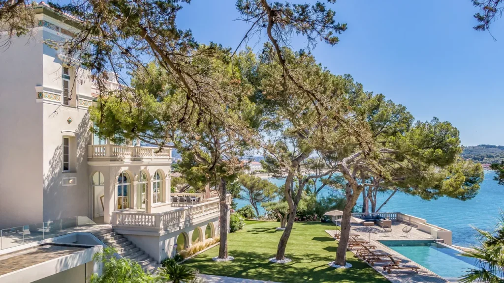 17 Dream Villas in the South of France, From 18th-Century Country Homes to Beachside Getaways