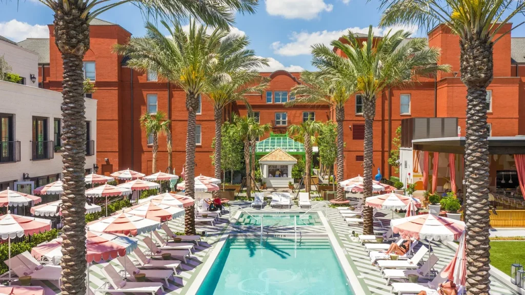 9 Pet-Friendly Hotels in Savannah Where Your Dog Gets the Five-Star Treatment 9 Pet-Friendly Hotels in Savannah Where Your Dog Gets the Five-Star Treatment